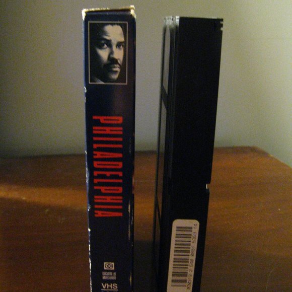 🌈 Philadelphia 1993 Movie VHS Video - Picture 4 of 10
